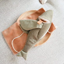 Load image into Gallery viewer, FLYING FISH//ENRICHMENT DOG TOY