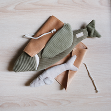 Load image into Gallery viewer, FLYING FISH//ENRICHMENT DOG TOY
