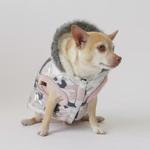 Load and play video in Gallery viewer, OLIVER JACKET - CAMO PINK
