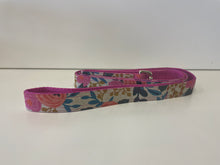 Load image into Gallery viewer, Rifle Paper Co &#39;Fleur&#39; Canvas Dog Leash – Fleur Natural on Raspberry
